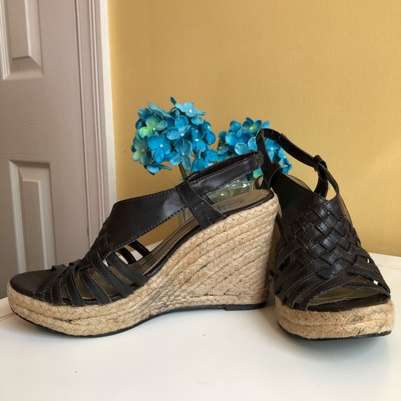 — - Picture 2 of 4